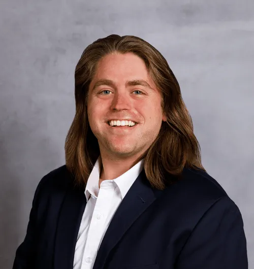 a head shot of Doug Weisman